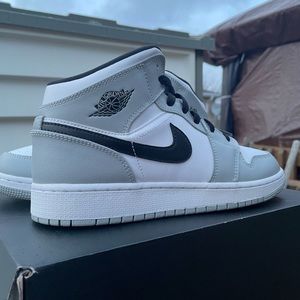 Jordan 1 Smoke Grey Mid (W)